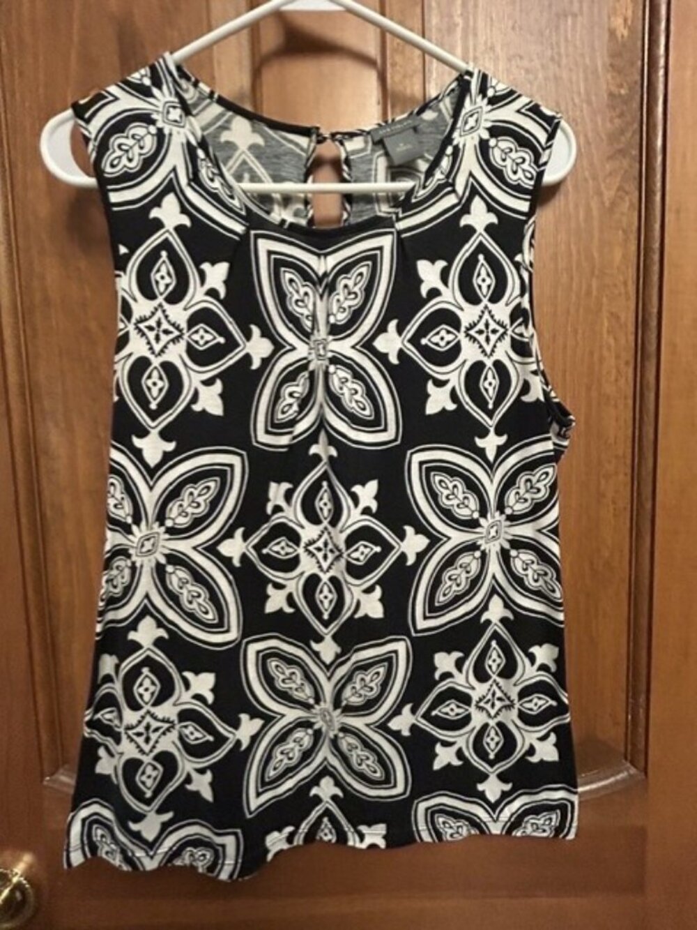 Ann Taylor Size Medium Black Cream Geometric Print Sleeveless Top